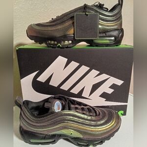 Nike Black and Green Sneakers with Air Cushioning